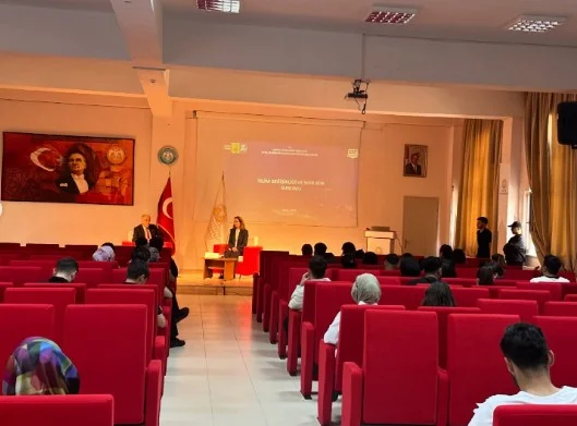 BEYŞEHİR ALİ AKKANAT İŞLETME FAKÜLTESİNDE İKLİM DEĞİŞİKLİĞİ VE SIFIR ATIK FARKINDALIK PANELİ